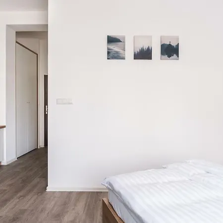 Self Check-In Apartments By Ambiente Pressburg